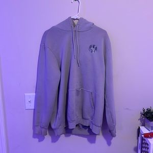 Light Grey hoodie with a back that says dynamic visto in the back.